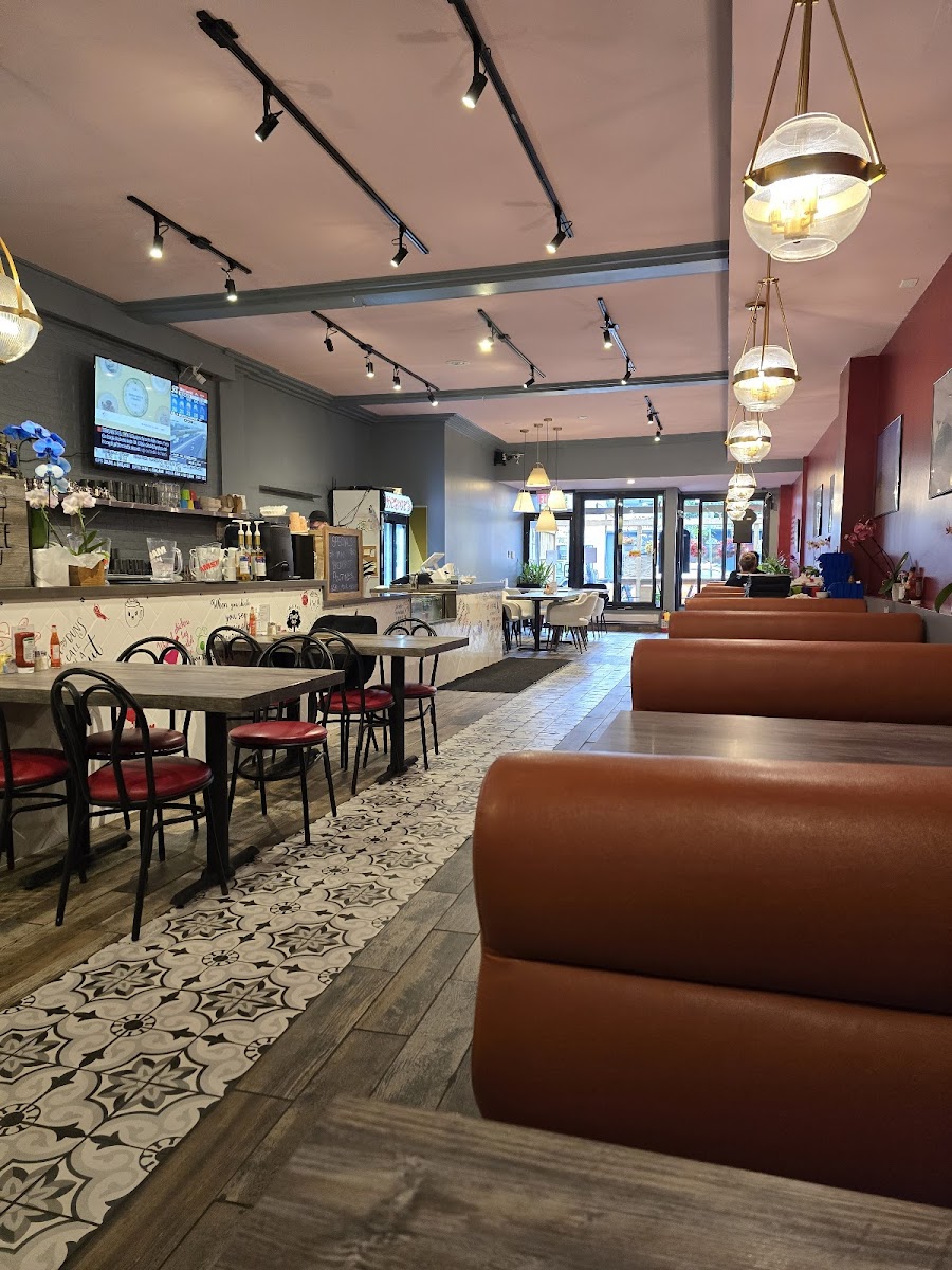 Editorial restaurant image stand-in for Hermie's