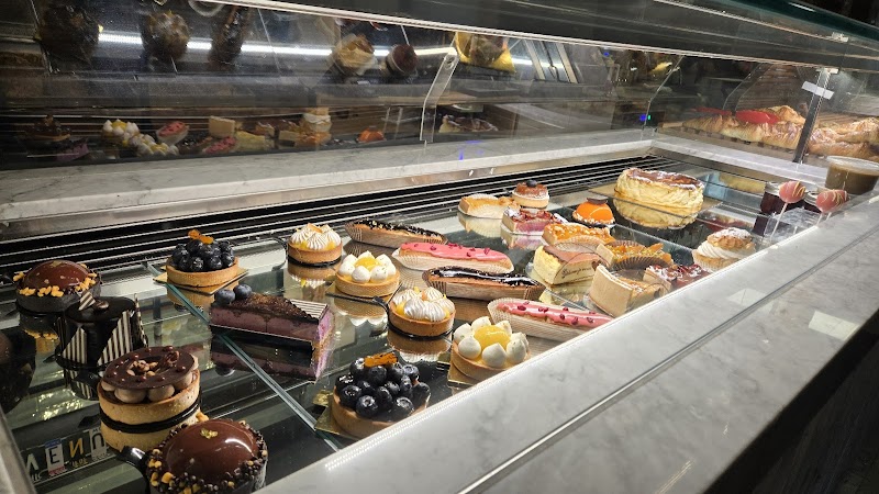 Editorial restaurant image stand-in for L’Avenue Boulangerie