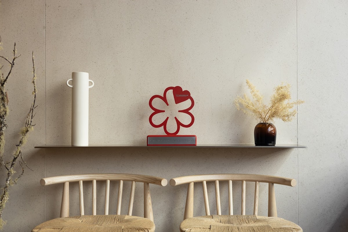 Editorial restaurant image stand-in for Osteria Giulia