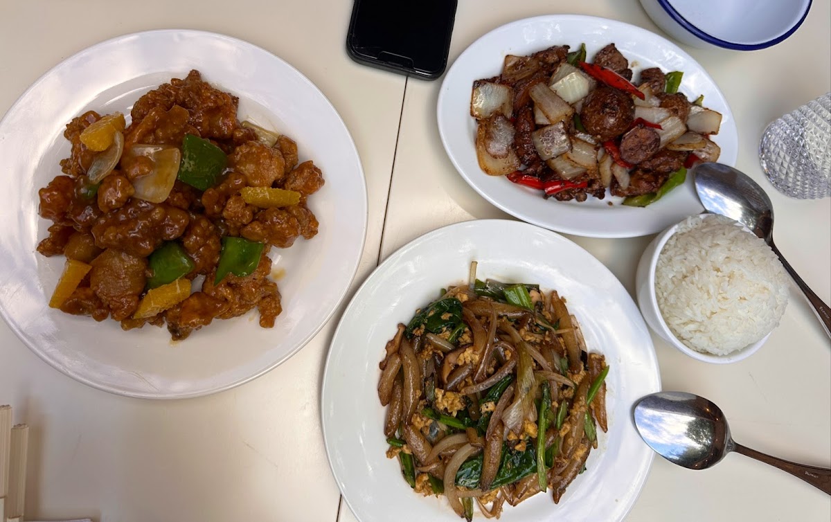 Editorial restaurant gallery image 2 for Sunnys Chinese