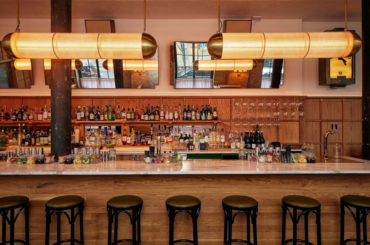 Editorial restaurant image stand-in for Le Crocodile