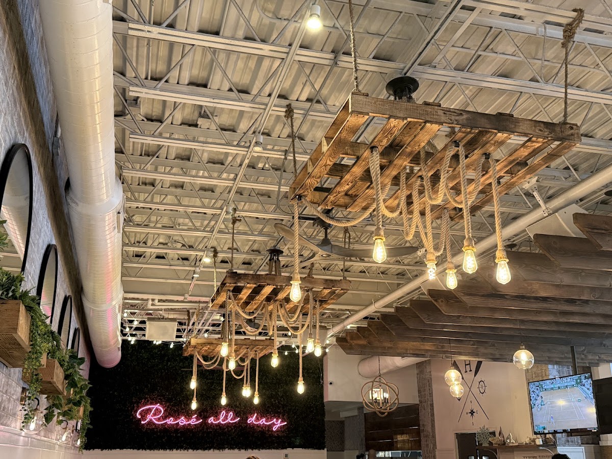 Editorial restaurant image stand-in for The Hampton Social - Streeterville