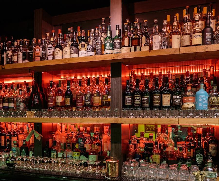 Editorial restaurant image stand-in for Bootlegger Cocktail Bar & Cuisine Montréal