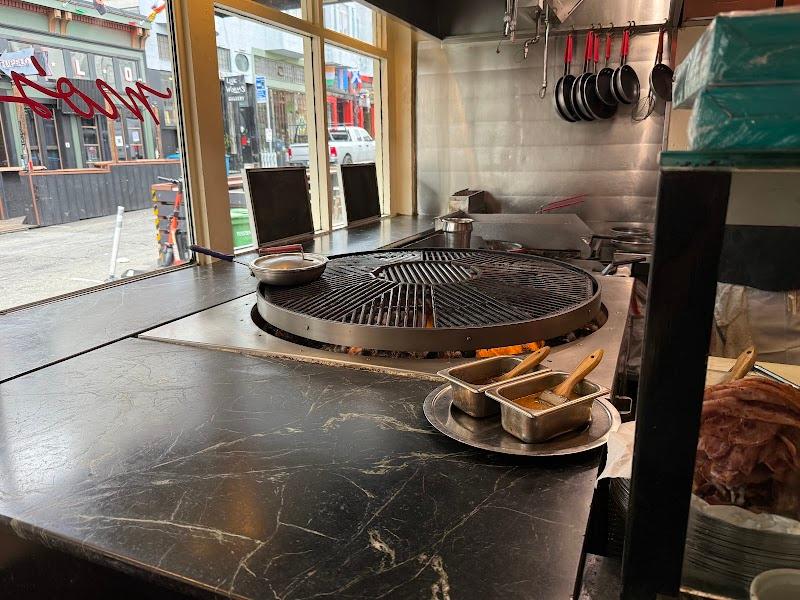 Editorial restaurant image stand-in for Mo's Grill