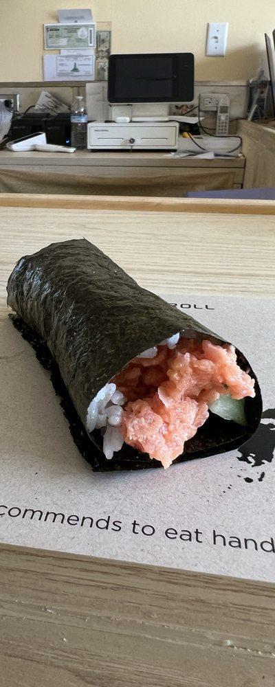 Azai Hand Roll Sushi photo 3