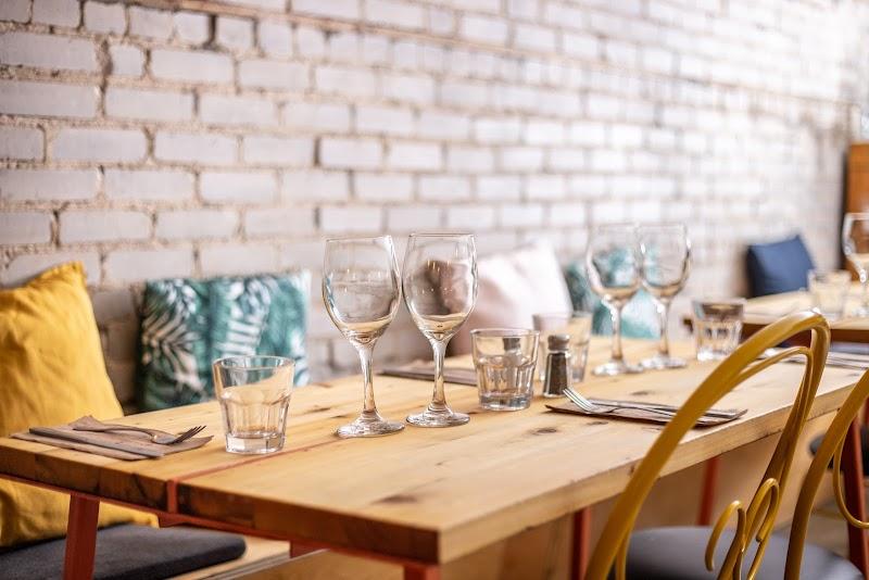 Editorial restaurant image stand-in for Lola Rosa Place-des-Arts
