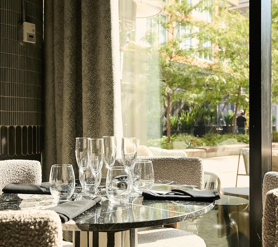 Editorial restaurant image stand-in for Le Passé Composé (Vieux-Montréal)