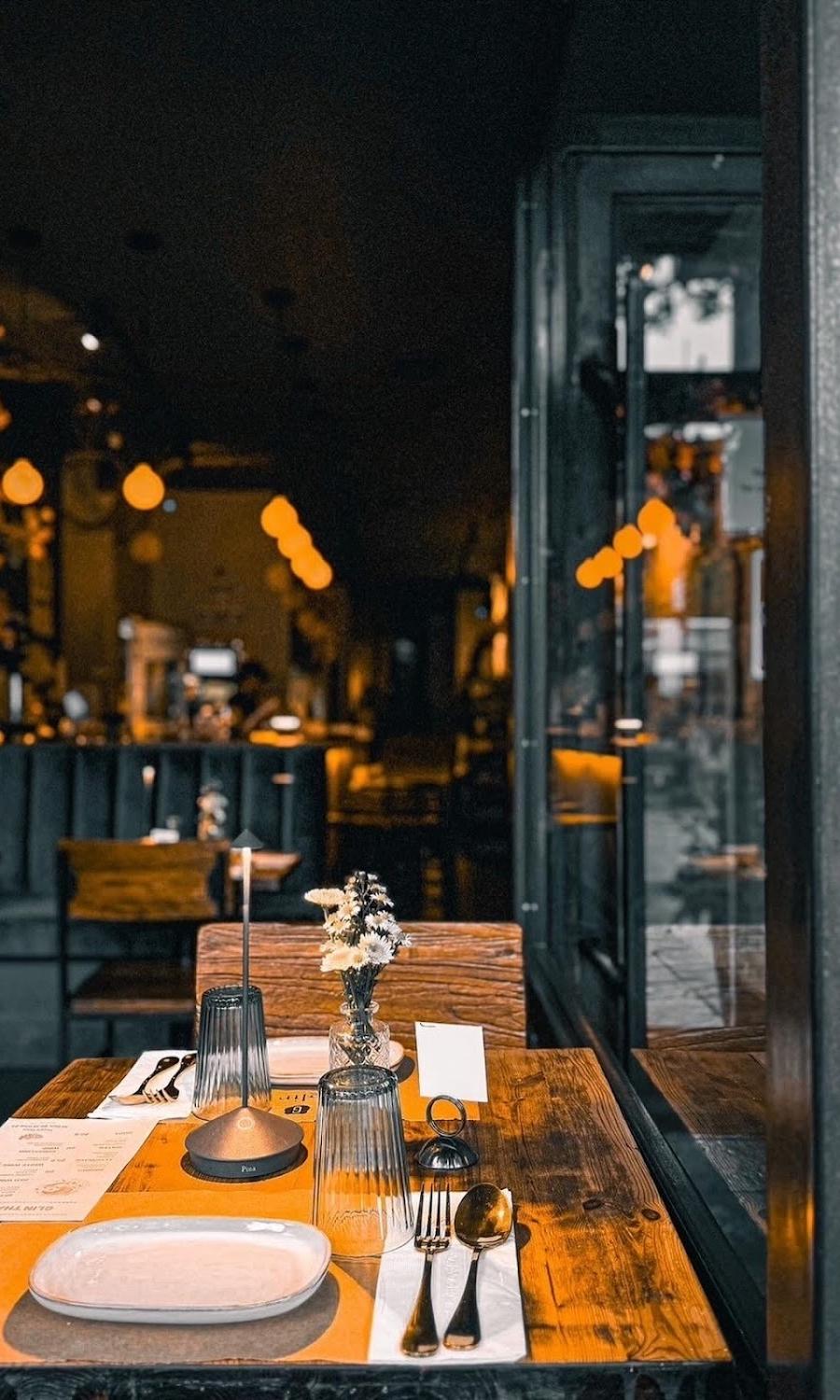 Editorial restaurant image stand-in for Glin Thai Bistro